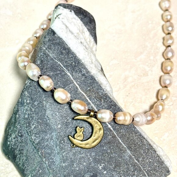 Genuine Pale Pink Freshwater Pearl Bronze Cat on the Moon Beaded Short Necklace - Picture 5 of 11